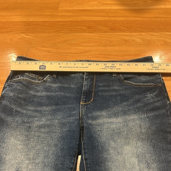 Time and tru women’s jean shorts size 16 . - Picture 8 of 12